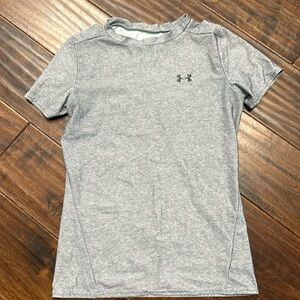 Under Armour Fitted heat gear gray shirt Sz YXL